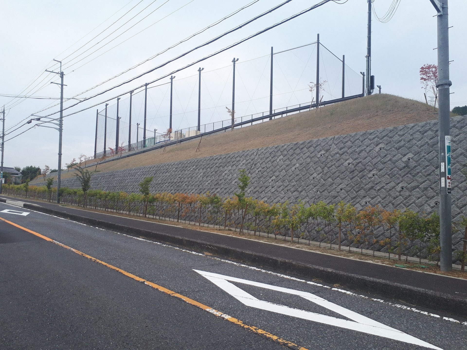 ニューストン間知石型を使用した石積み擁壁